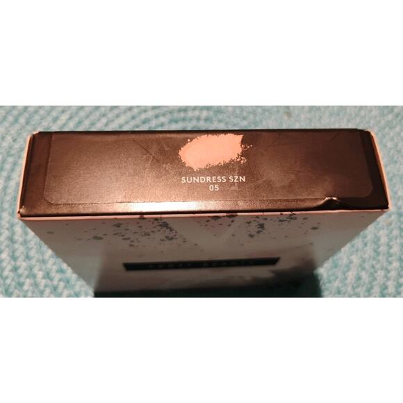 FENTY Beauty, FENTY Cheeks, Suede Powder Blush SUNDRESS SNZ 05 - Picture 3 of 3